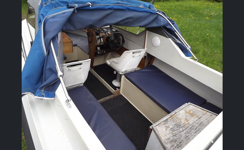 Delphin 565 cabin-kuva-4